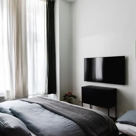 Exklusive Luxus-unterkunft In Mitte: 2 Apartments, 130m², Designer-moebel, Co2 Neutrale Reinigung *