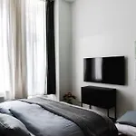 Exklusive Luxus-unterkunft In Mitte: 2 Apartments, 130m², Designer-moebel, Co2 Neutrale Reinigung *