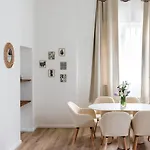 Exklusive Luxus-unterkunft In Mitte: 2 Apartments, 130m², Designer-moebel, Co2 Neutrale Reinigung