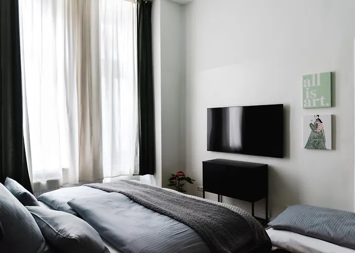 Exklusive Luxus-unterkunft In Mitte: 2 Apartments, 130m², Designer-moebel, Co2 Neutrale Reinigung *