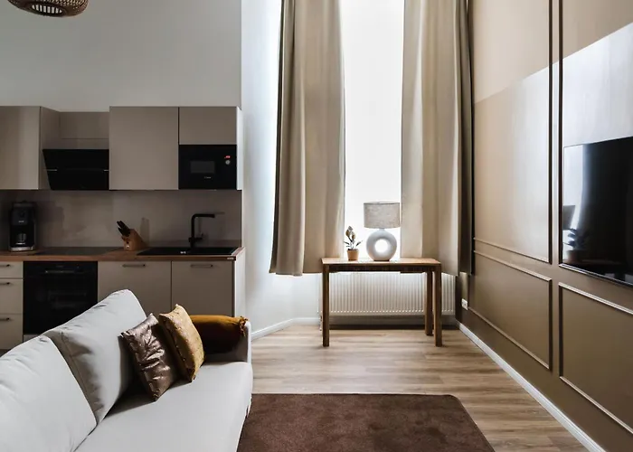 Exklusive Luxus-unterkunft In Mitte: 2 Apartments, 130m², Designer-moebel, Co2 Neutrale Reinigung