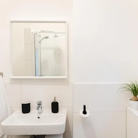 Exklusive Luxus-unterkunft In Mitte: 2 Apartments, 130m², Designer-moebel, Co2 Neutrale Reinigung