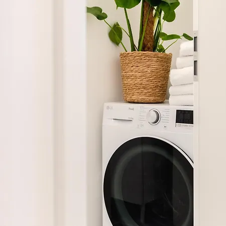 Exklusive Luxus-unterkunft In Mitte: 2 Apartments, 130m², Designer-moebel, Co2 Neutrale Reinigung Apartamento