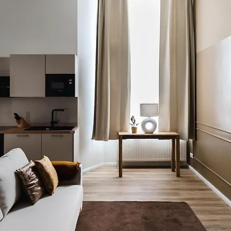 Exklusive Luxus-unterkunft In Mitte: 2 Apartments, 130m², Designer-moebel, Co2 Neutrale Reinigung