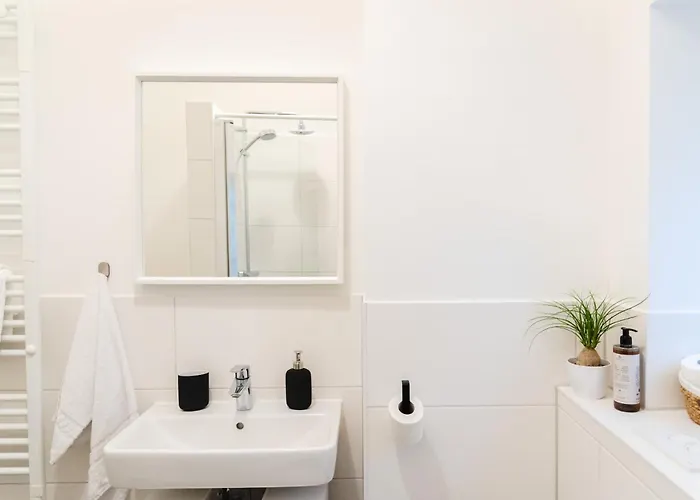 Exklusive Luxus-unterkunft In Mitte: 2 Apartments, 130m², Designer-moebel, Co2 Neutrale Reinigung